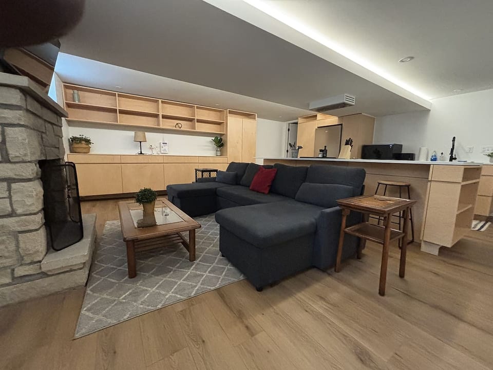 Large Clean & Modern Basement Apartment Near Aggie - Manhattan