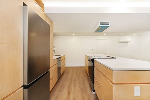Large Clean & Modern Basement Apartment Near Aggie