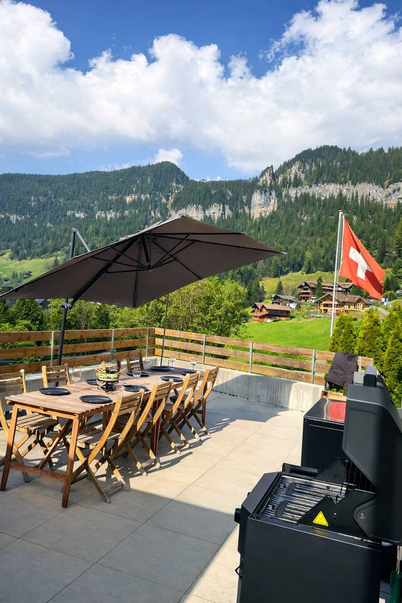 Modern SPA Chalet • AC • Terrace • near Interlaken