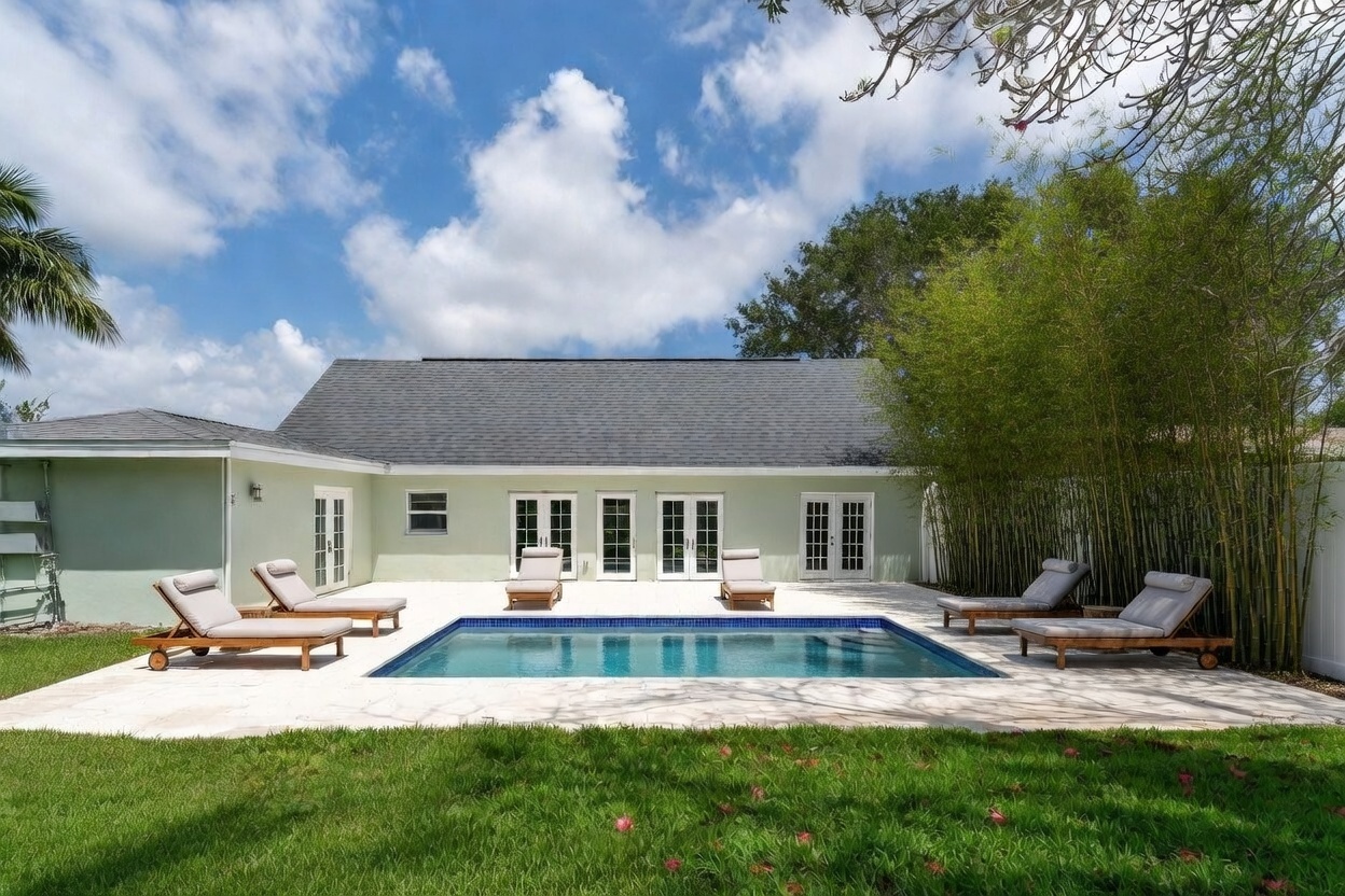 Fabulous 3 bedroom home with huge pool and garden