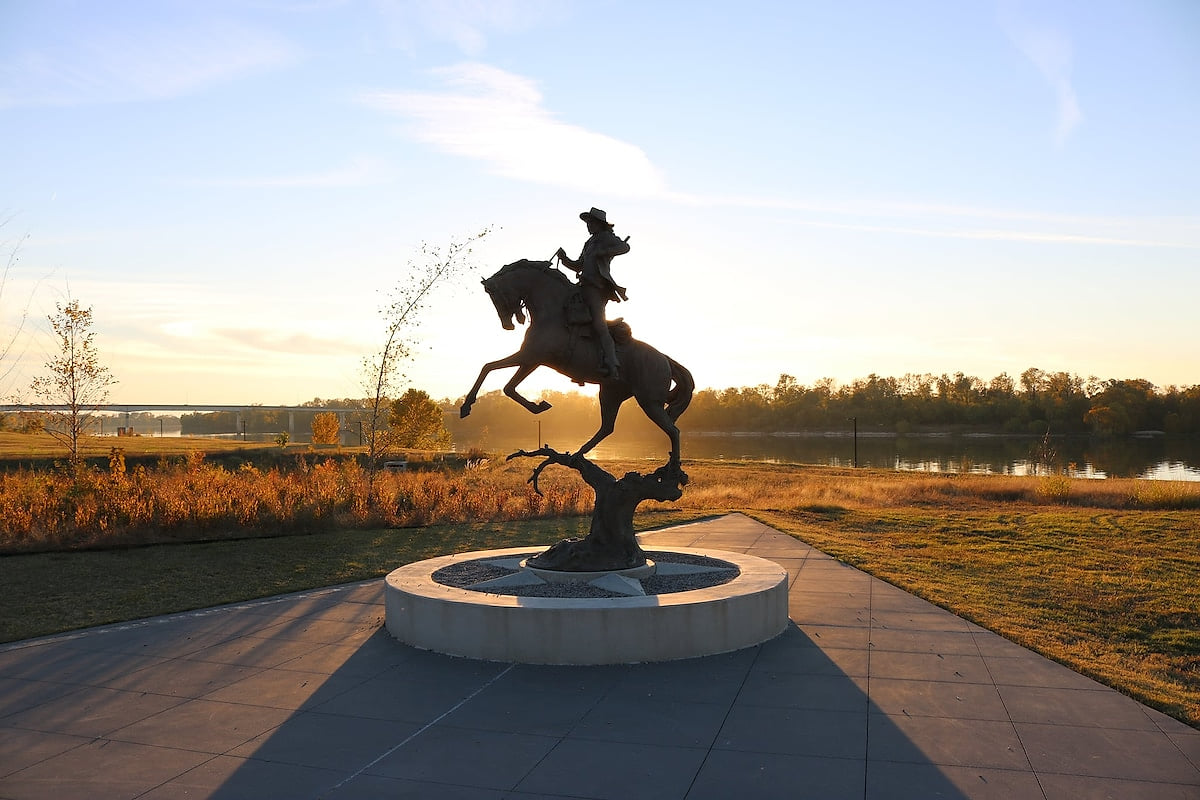 Closest lodging to the new U.S. Marshals Museum.  Just a short walk away!