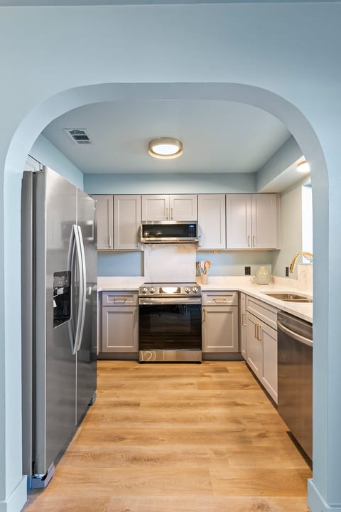 Gulf Winds East | Sleeps 8 | Seashells & Sunsets | Pool | Miramar Beach