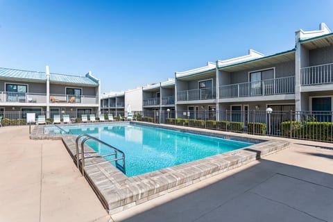Gulf Winds East | Sleeps 8 | Seashells & Sunsets | Pool | Miramar Beach