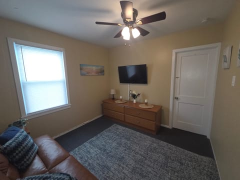 #10 Wildwood apt one block from beach & boardwalk!