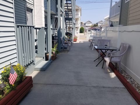 +2 apt 1 block away from the beach boardwalk!