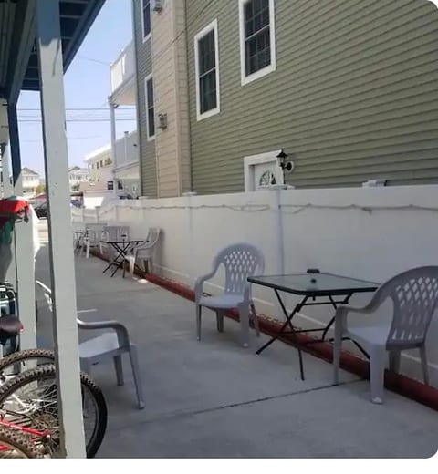 +2 apt 1 block away from the beach boardwalk!