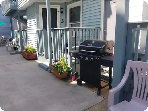 +2 apt 1 block away from the beach boardwalk!
