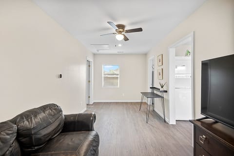 Conway Casita- A Modern Fully Furnished Guest Home image 3