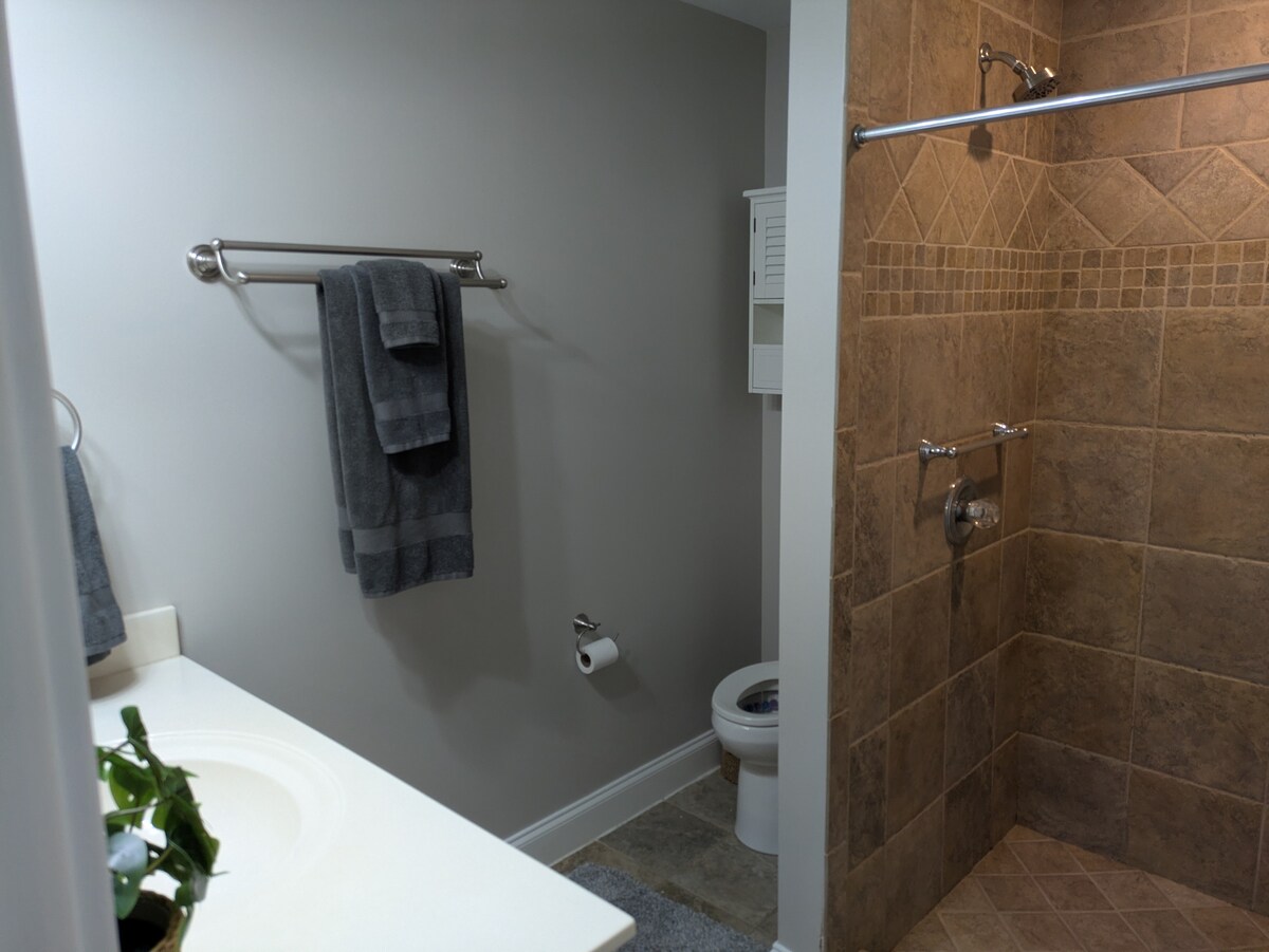 Top Floor Master w/ ensuite bathroom