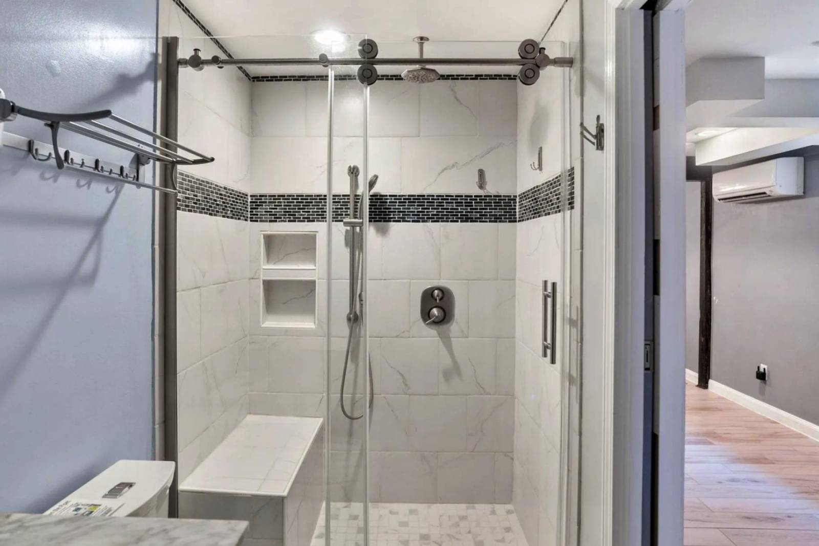 Bottom Floor Queen w/ ensuite bathroom