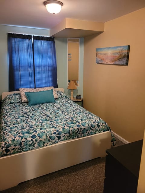 +3 Wildwood apt 1 block from beach & boards image 3