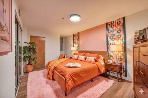 Modern Flats Retreat + Balcony + Parking + Gym