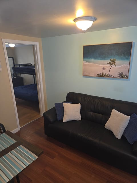 +4 wildwood 1 block from beach & boardwalk! image 3
