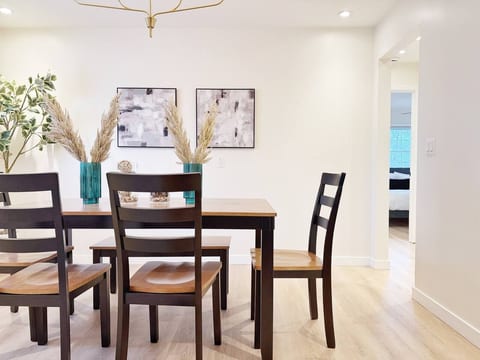 Northside Newly Renovated & Stylish 3BR/2.5BA