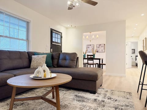 Northside Newly Renovated & Stylish 3BR/2.5BA