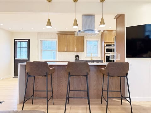 Northside Newly Renovated & Stylish 3BR/2.5BA