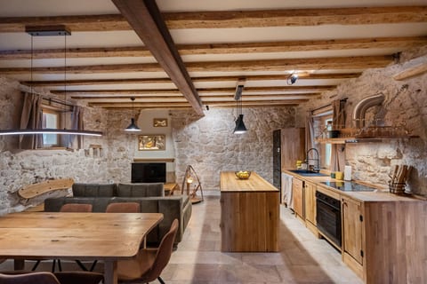 Apartment Heritage Stonehouse - Unit 378409-13