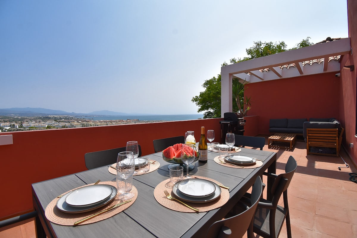 The Coral Breeze with Sea Views image 1