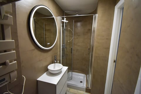The Coral Breeze with Sea Views image 5