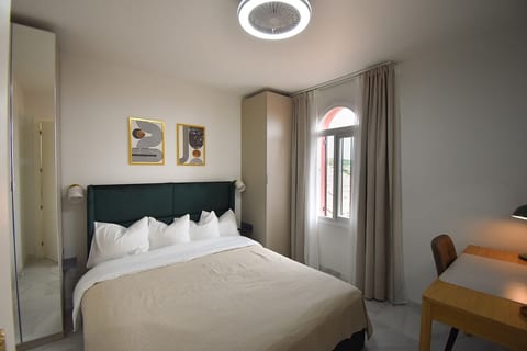 The Coral Breeze with Sea Views image 3