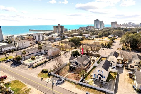 2 Across the Street SingleFamily Homes, Centrally Located, Ocean View, Huge Private Yards, Decks, Patios, Games, Firepits, BBQs, Sleeps 27