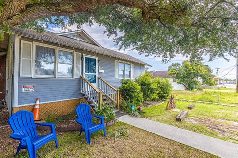 2 Across the Street SingleFamily Homes, Centrally Located, Ocean View, Huge Private Yards, Decks, Patios, Games, Firepits, BBQs, Sleeps 27