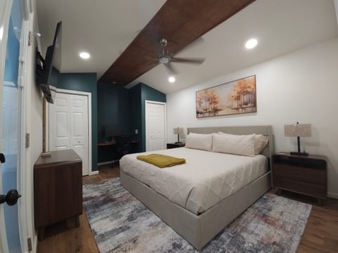 Greystoke Tiny Home w/1bed, 1 bath, deck, grill