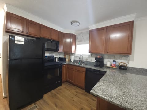 Greystoke Tiny Home w/1bed, 1 bath, deck, grill