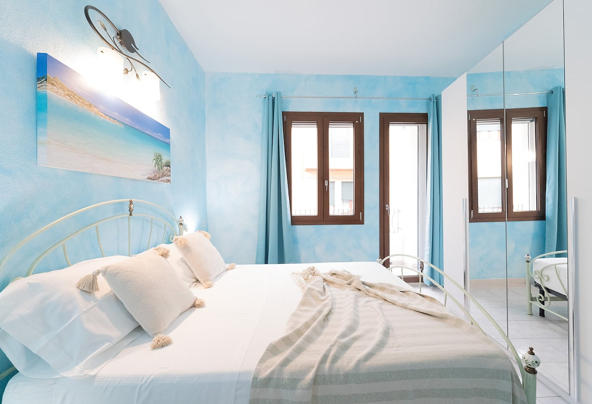 Double bedroom with private balcony