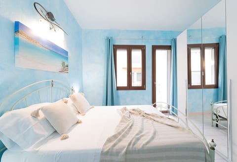 Double bedroom with private balcony