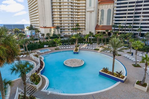 Resort Condo w/ Pools, Hot Tubs & Beach Access