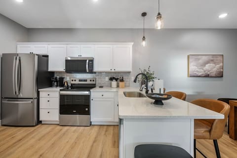 Work+Wellness 2BR | Private Gym & Fast Wi-Fi