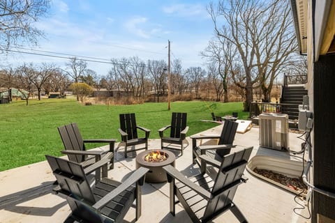 K-State Game House | 3BR w/ Pool + Shuffleboard