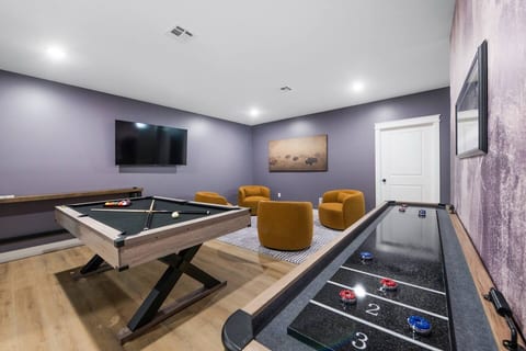K-State Game House | 3BR w/ Pool + Shuffleboard