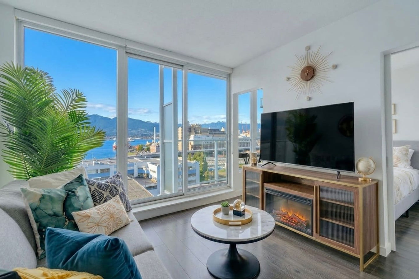 Sunsets & Summits: 1BR Lookout w/Parking & Patio