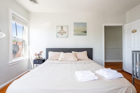 Bedroom 2 - King Bed + Crib