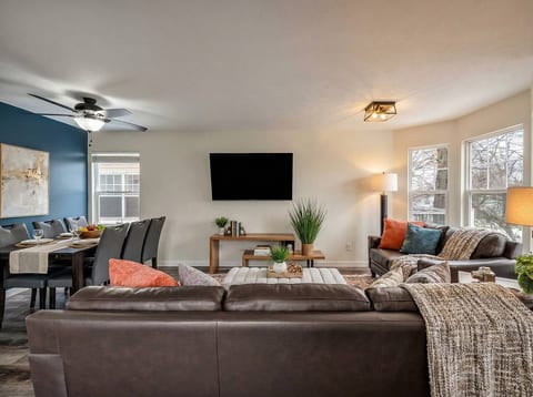Tremont + Covered Parking + Games + Patio +2minsDT