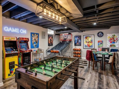 Tremont + Covered Parking + Games + Patio +2minsDT