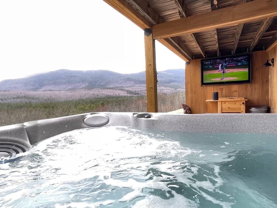 North Conway Sunsets Mountain Views with Hot Tub - North Conway