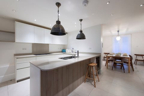 Prime Kensington Private Townhouse-Central London