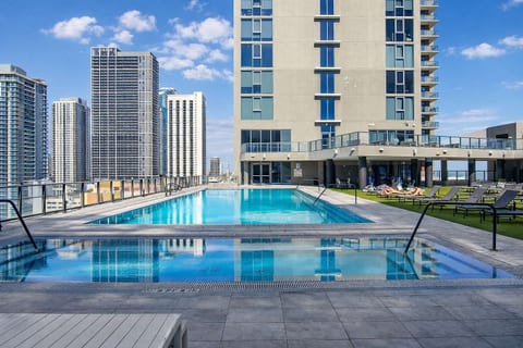 Bayfront 2BR: Cruise Port, Pool