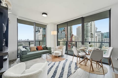 Downtown Miami Studio, 25th Flr+, Bay & Wheel View