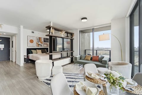 Downtown Miami Studio, 25th Flr+, Bay & Wheel View