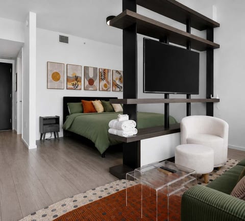 Downtown Miami Studio, 25th Flr+, Bay & Wheel View