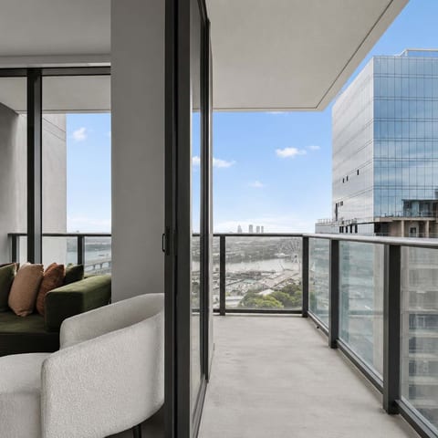Downtown Miami Studio, 25th Flr+, Bay & Wheel View