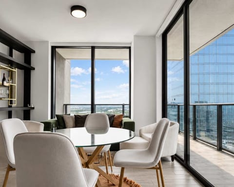 Downtown Miami Studio, 25th Flr+, Bay & Wheel View