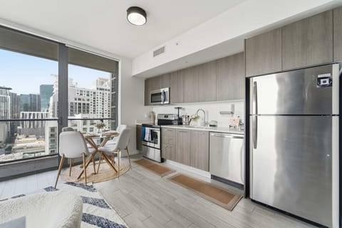 Downtown Miami Studio, 25th Flr+, Bay & Wheel View