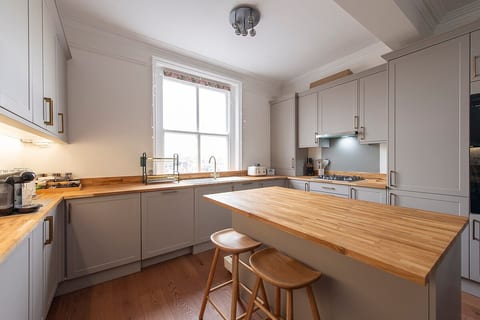 Elegant South Kensington Duplex 4-Bed Luxury Stay