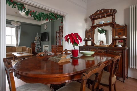 Elegant South Kensington Duplex 4-Bed Luxury Stay