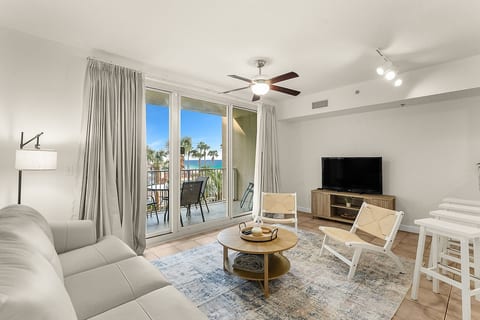 Shores of Panama 208 Oceanfront King Bed Sleeps 6 image 2